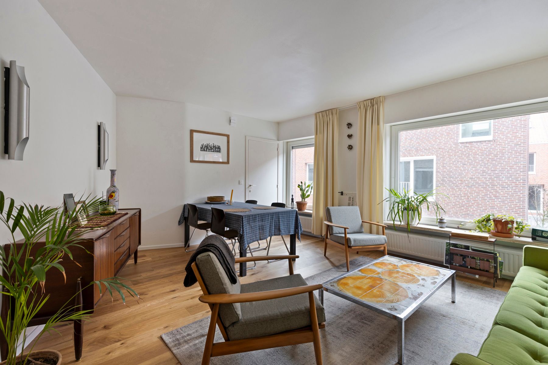 Instapklare stadswoning met grote garage ! foto 7
