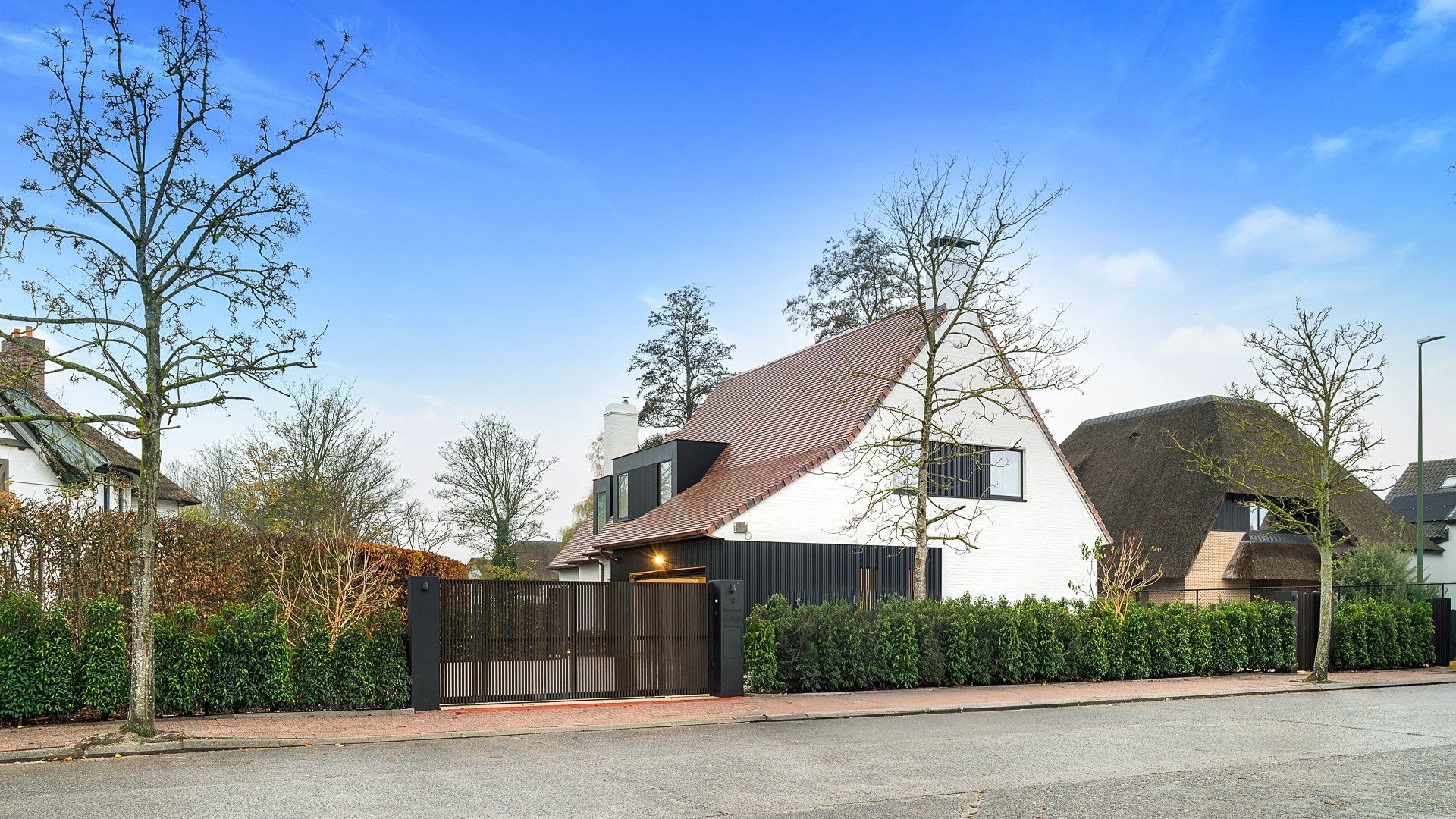 Luxueuze, alleenstaande villa in een residentiële wijk in Knokke met 5 slaapkamers. foto 3