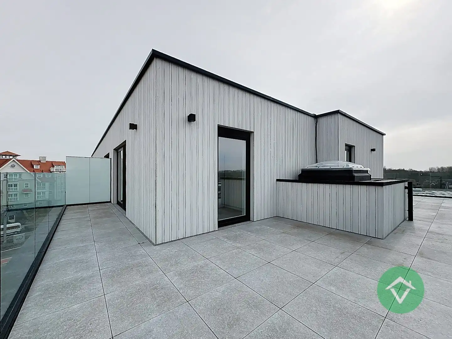 Topper aan de kust: duplex appartement met doorlopend zonneterras foto 31