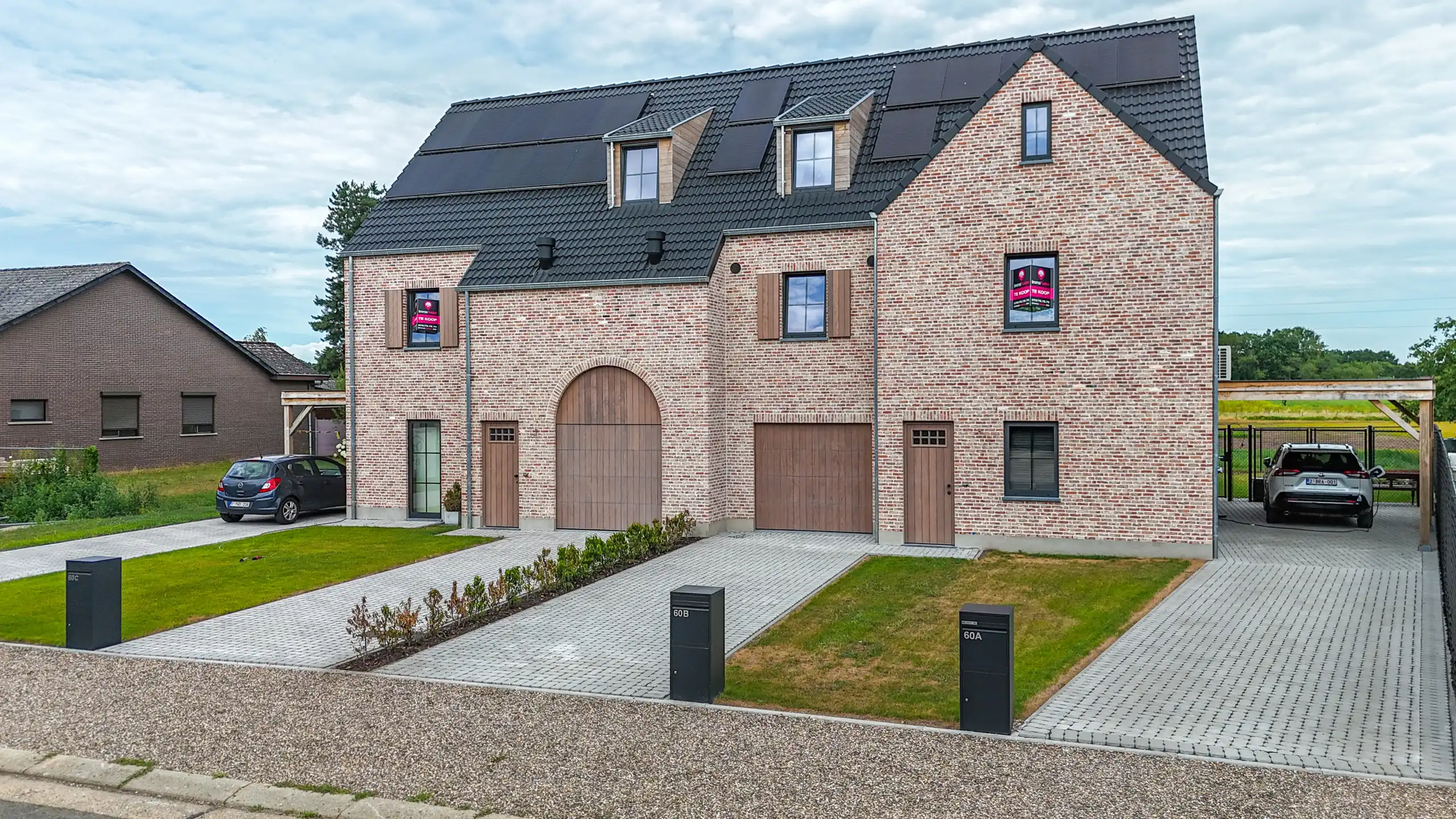Zeer ruim (146m²!) duplex app.met 2-slpks,garage en terras! foto {{pictureIndex}}
