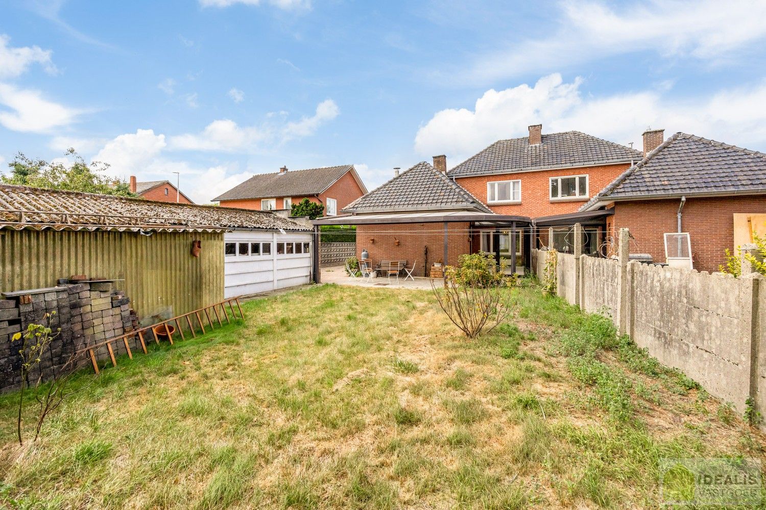 IDEALIS VASTGOED - Aangename karakterwoning op fijne locatie te Pelt. Deze woning omvat maar liefst +-143m² netto bewoonbare oppervlakte op een perceel van 4a 53ca met een ruime woonkamer, maar liefst 3 slaapkamers, badkamer, wasplaats, veranda en garage vlakbij de dorpskern van Boseind! Uiterst geschikt voor kandidaten op zoek naar een betaalbare woning op te frissen naar eigen wens. foto 33