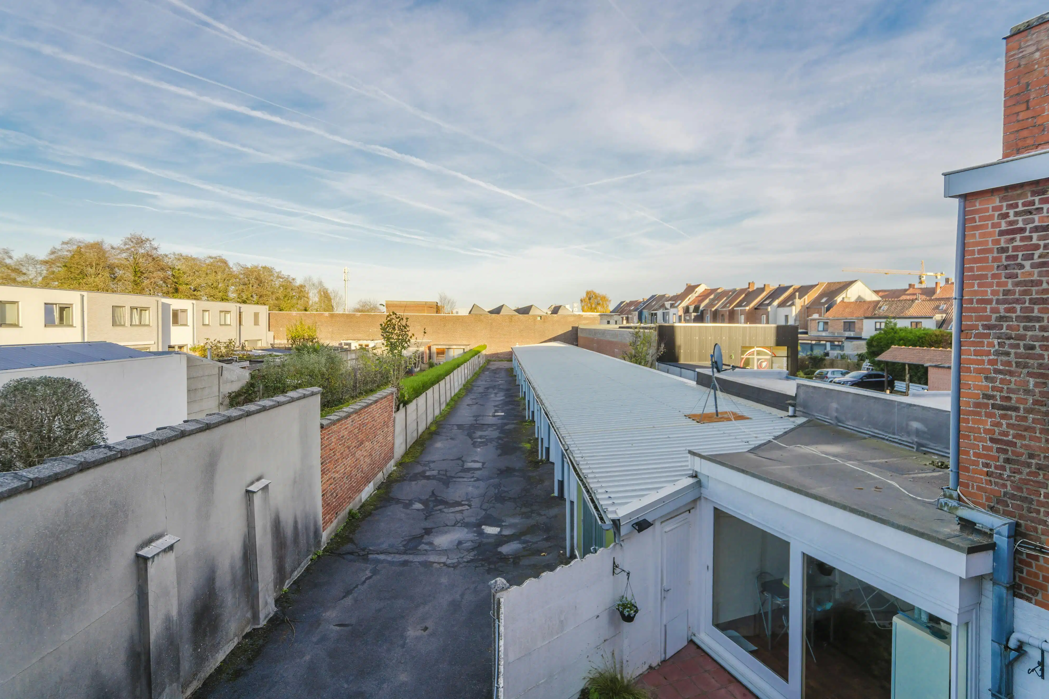 Opbrengsteigendom bestaande uit 12 garages, huis en appartement foto 18