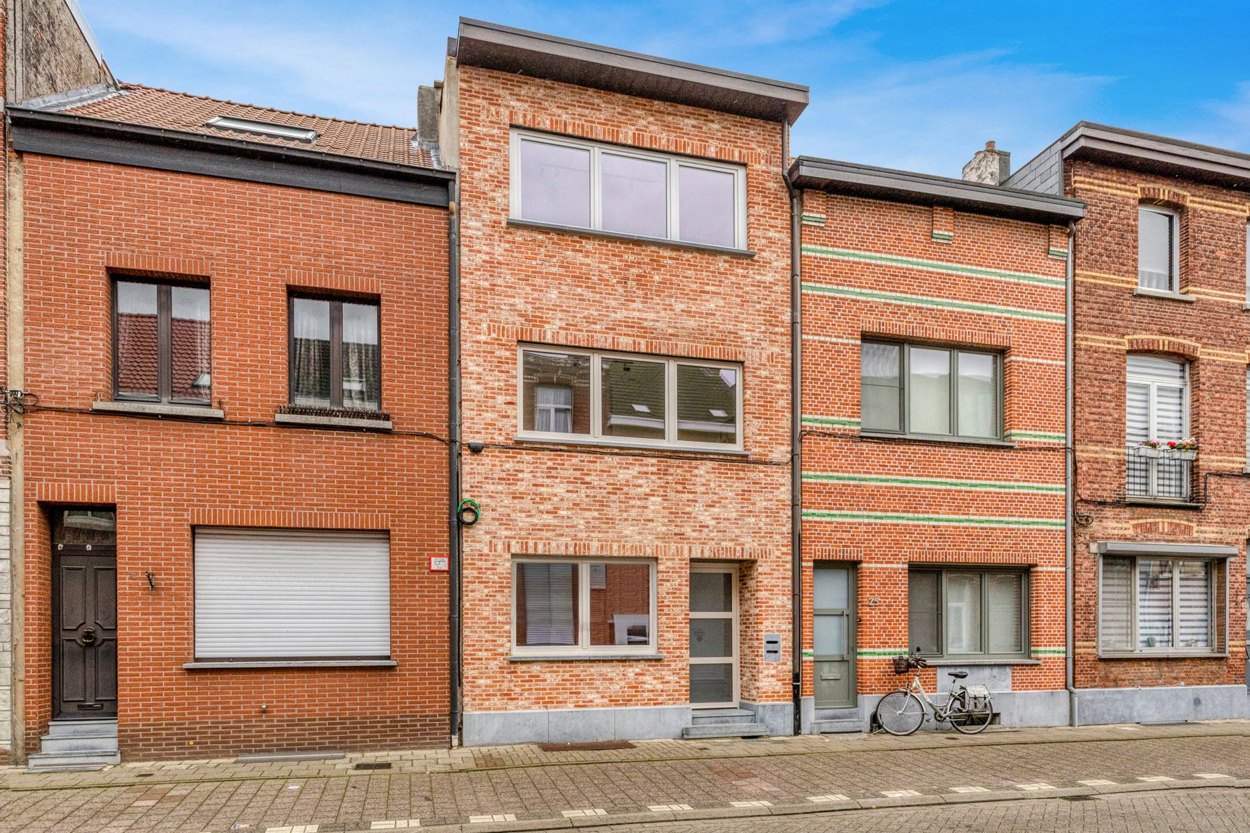 Energiezuinige vernieuwde woning met 4 slaapkamers. foto 2