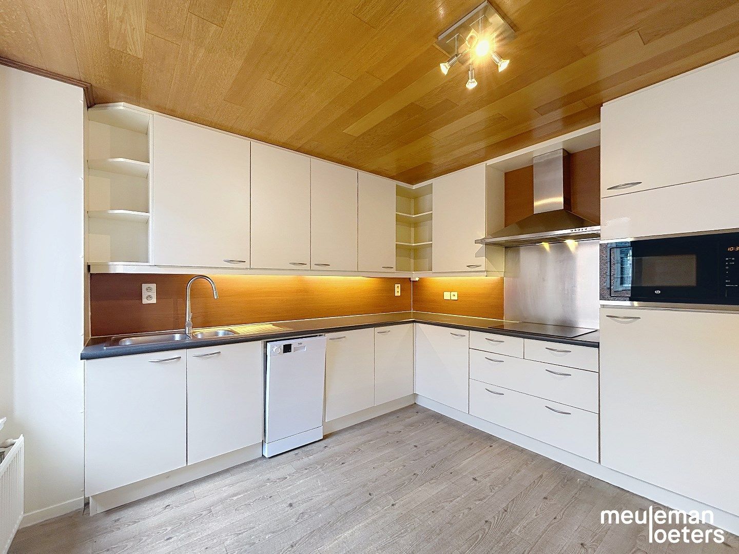 Lichtrijk duplex appartement in centrum foto 5