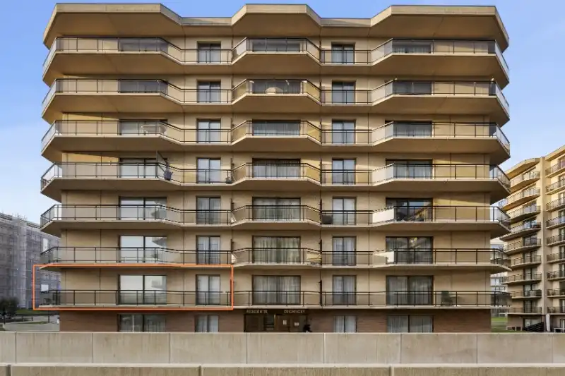 EXCLUSIEF HOEKAPPARTEMENT NABIJ ESPLANADE  IN DE PANNE foto {{pictureIndex}}