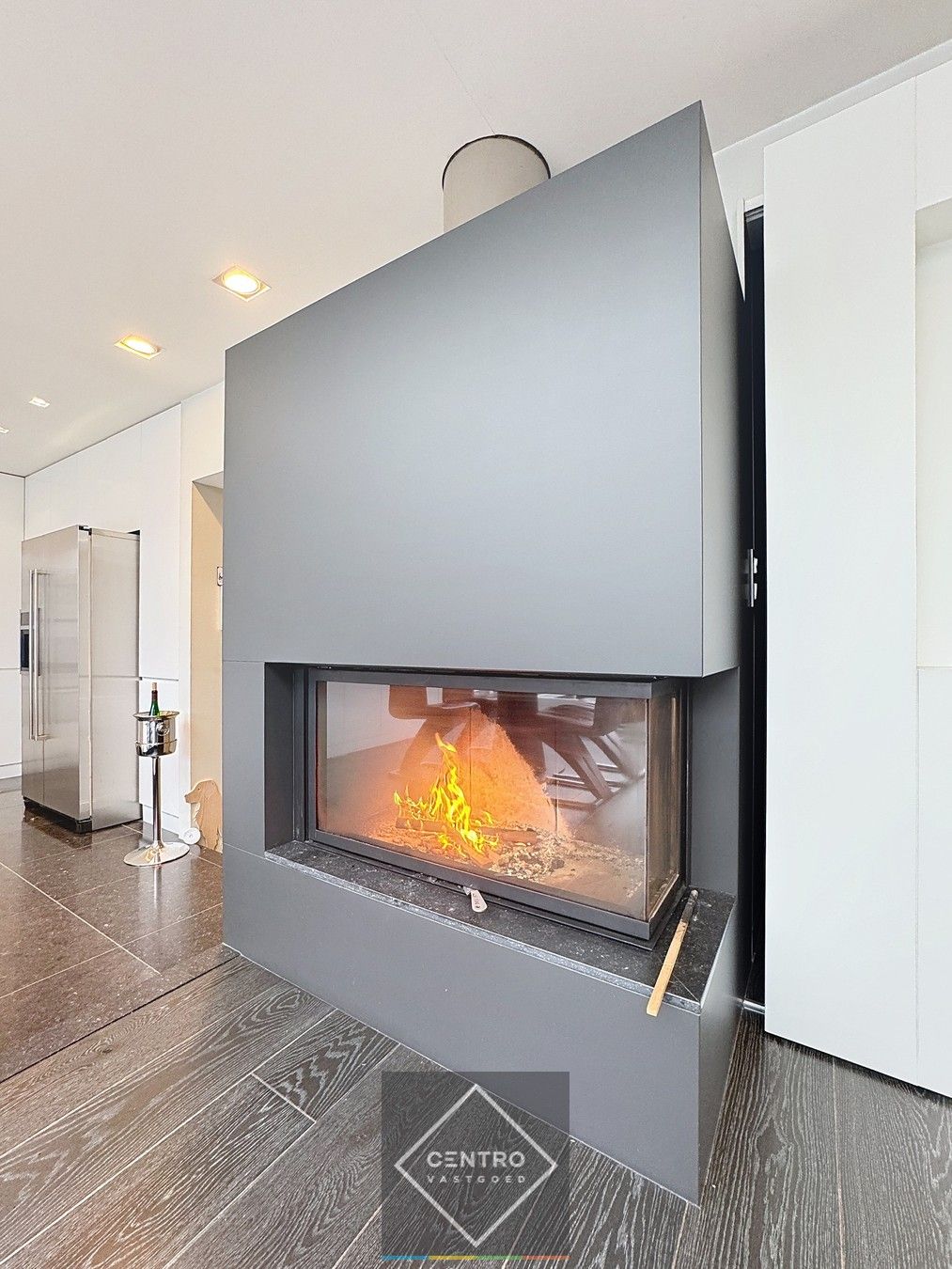 Prachtig BEDRIJFSPAND, bestaande uit MAGAZIJN (576m2 + tussenverdieping), BURELEN en instapklare, alleenstaande WONING. Op ambachtelijke zone te Aalter. foto 20