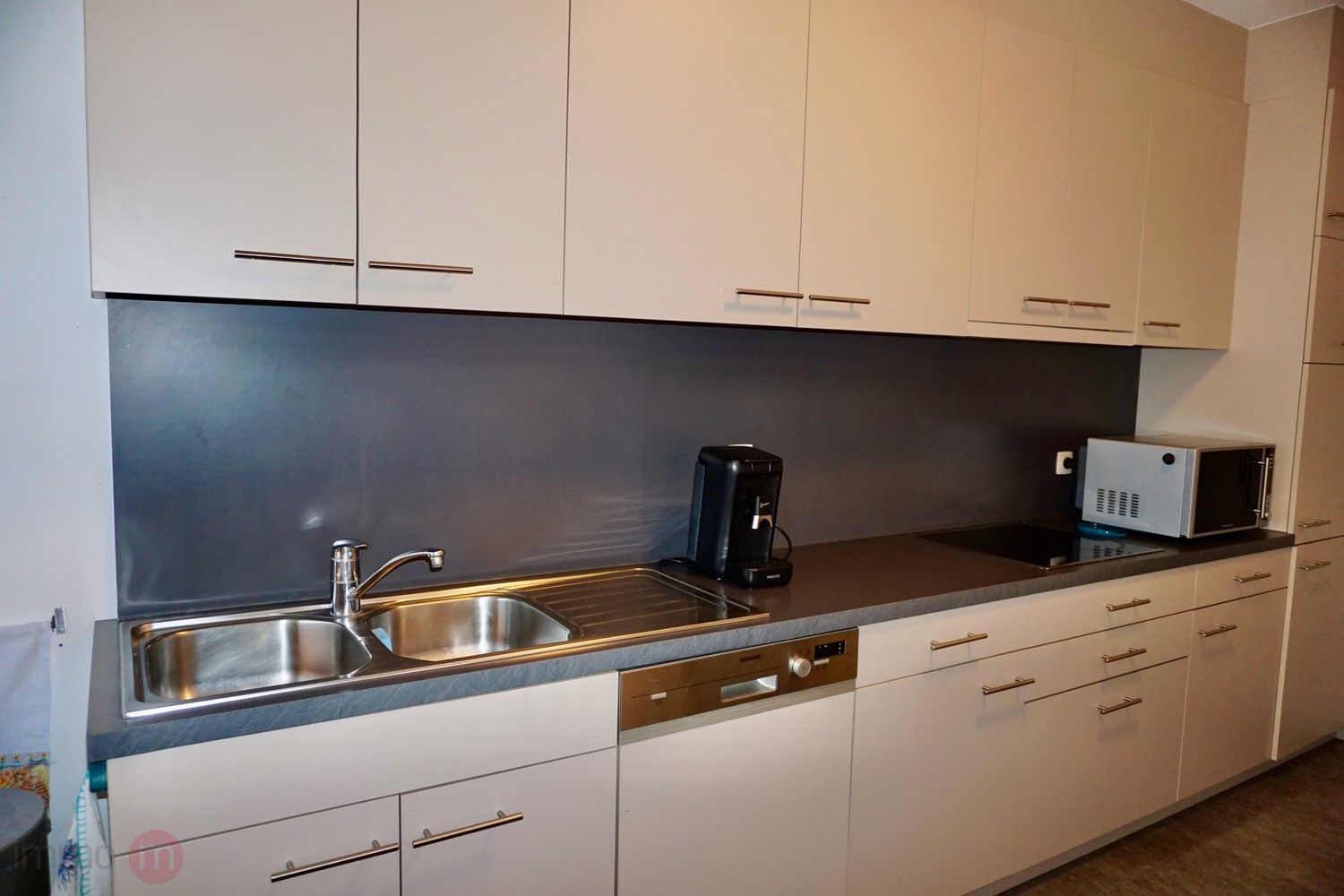 Centraal maar rustig gelegen appartement met drie slaapkamers foto 9