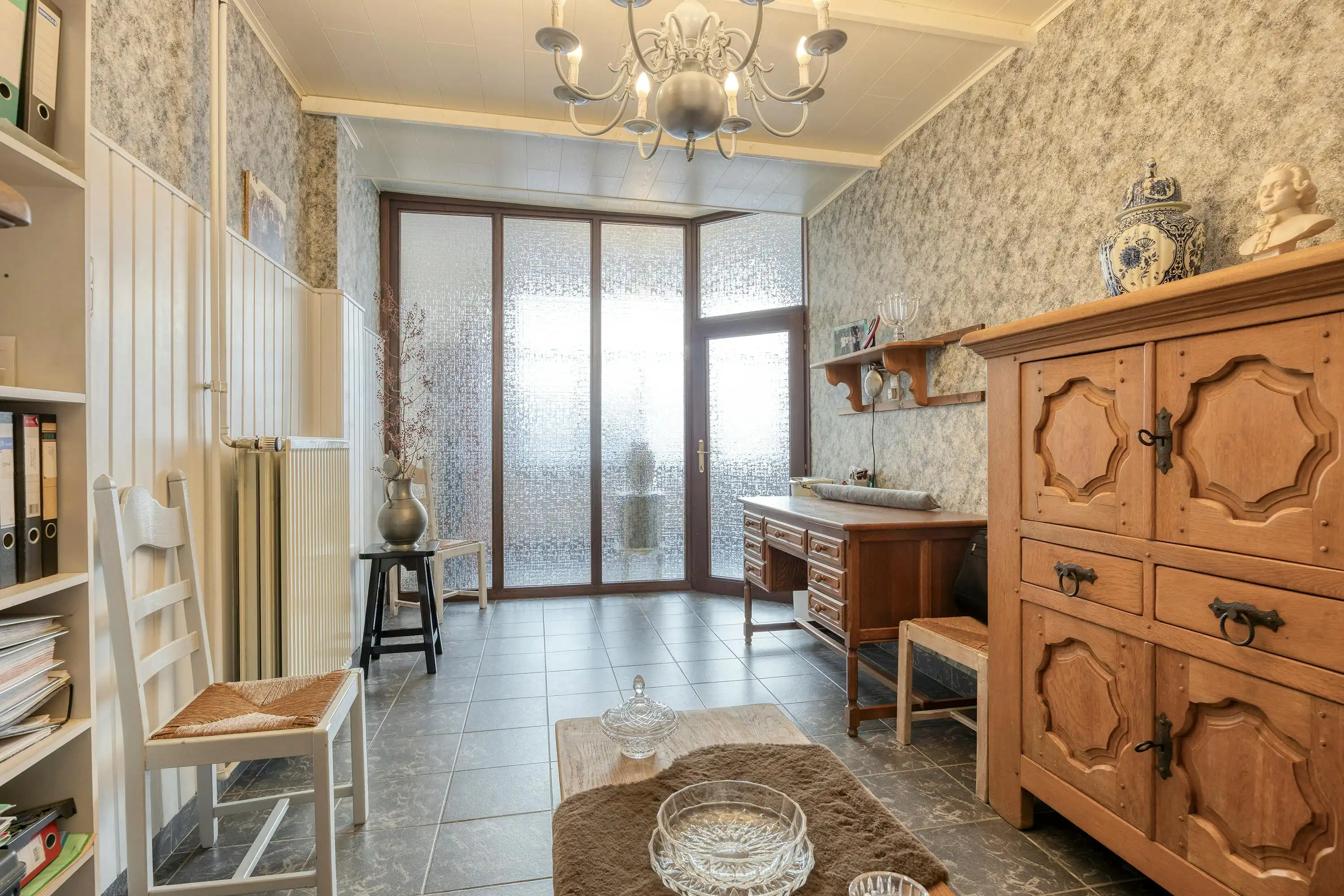 Goed onderhouden huis met riante garage in centrum Maaseik te koop foto 3