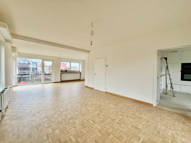 RUIM DUPLEXAPPARTEMENT DRIE SLAAPKAMERS, TUIN EN GARAGE TE HUUR foto 3