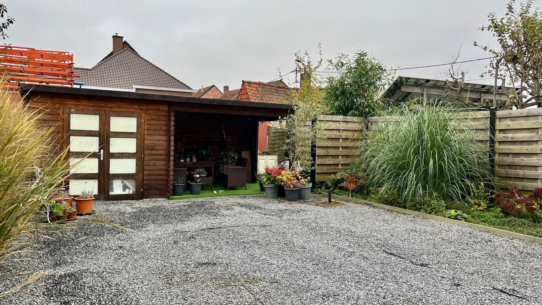 Landelijke woning met 2-3 kamers oprit en tuin foto 8