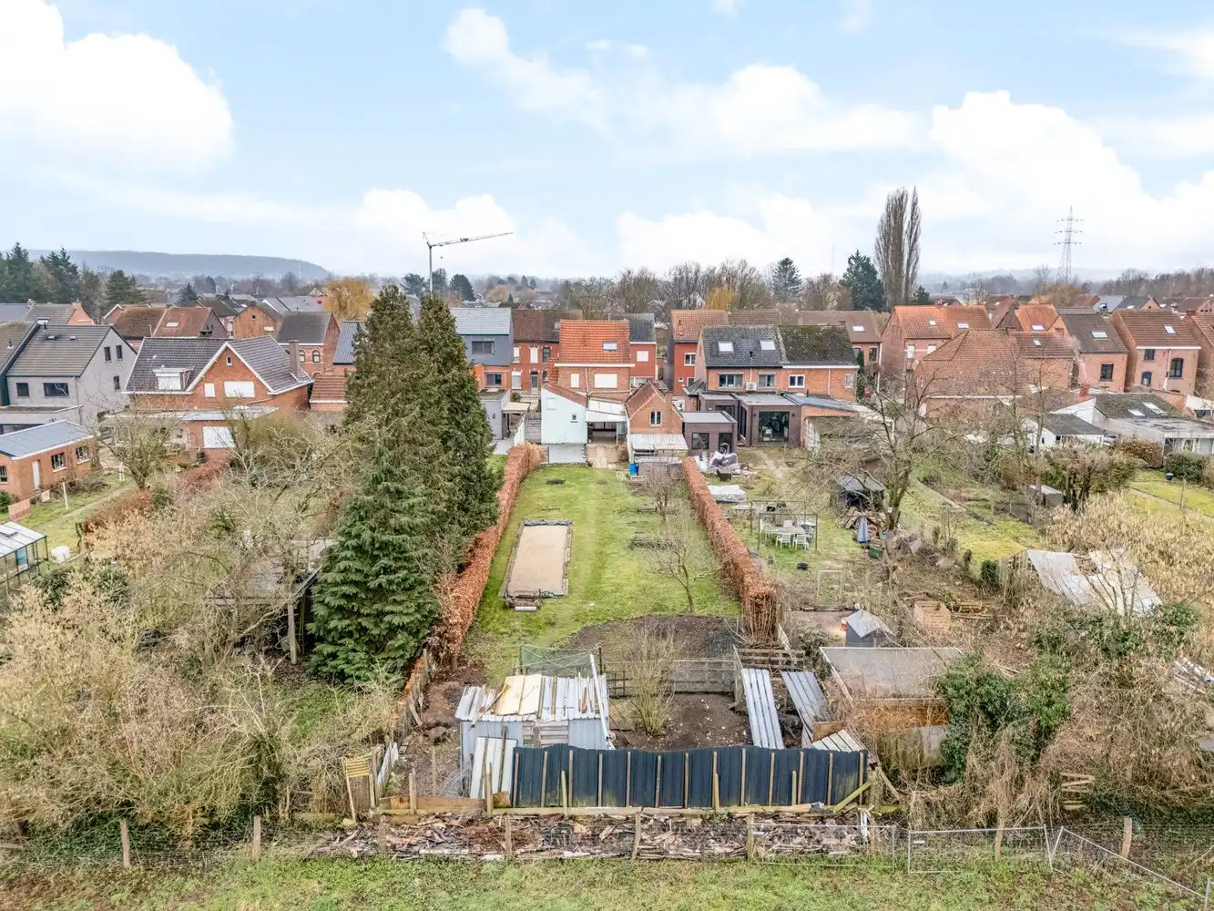 Goed gelegen en vrijstaande woning met 2 slaapkamers, uitbreidingsmogelijkheden onder het dak en een oprit met een garage op een perceel van 9a 96ca grenzend aan en met de tuin deels gelegen in agrarisch gebied! foto 27