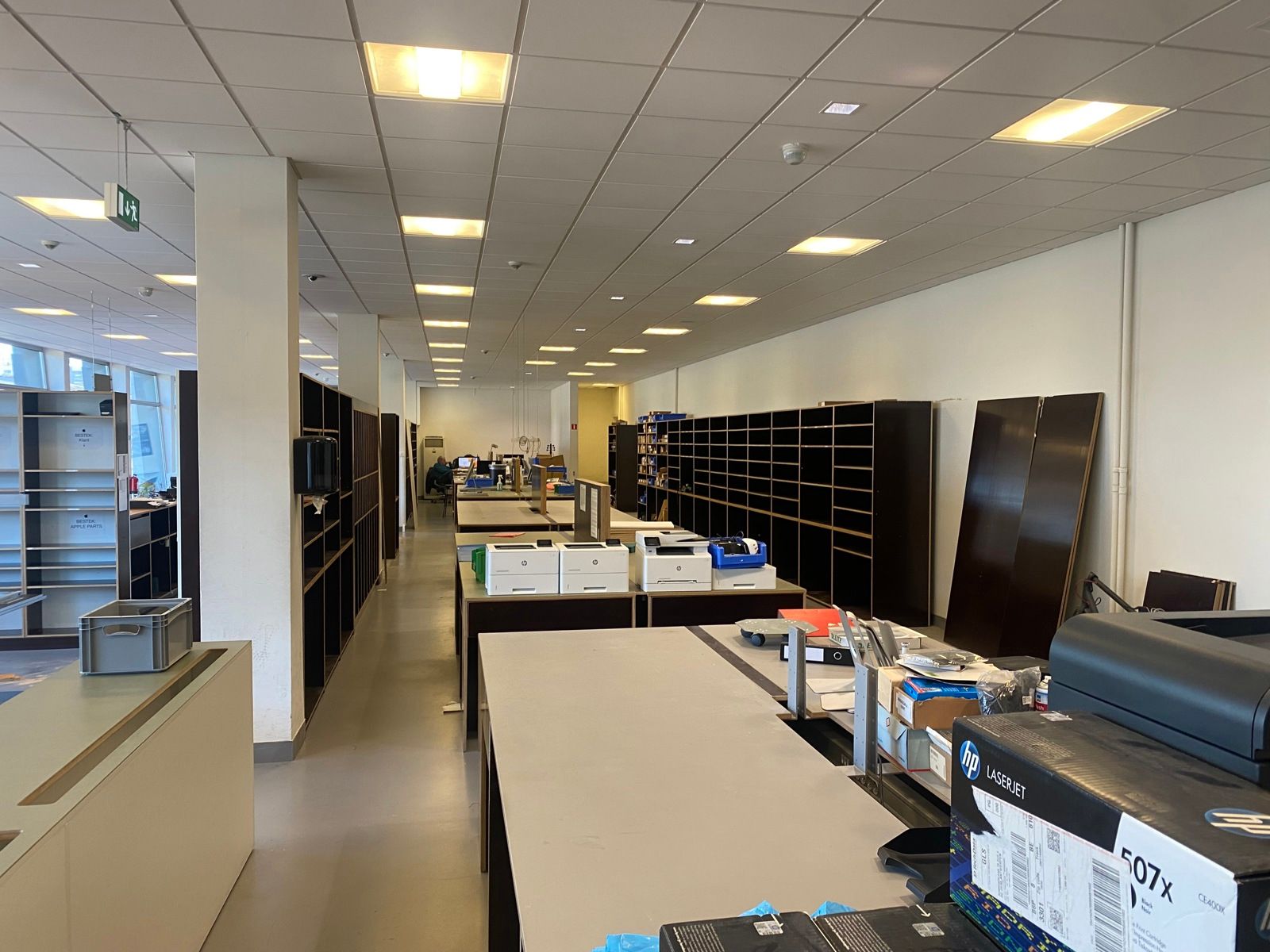 Ruime toonzaal met magazijn en parkeermogelijkheden te huur foto 8