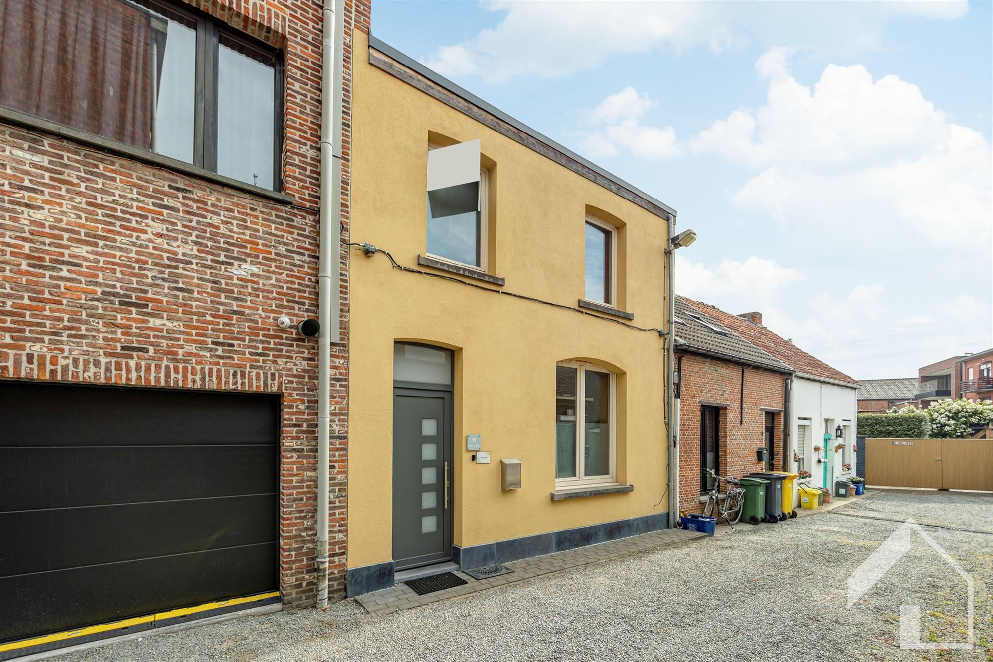 Recent, volledig gerenoveerde woning  foto {{pictureIndex}}