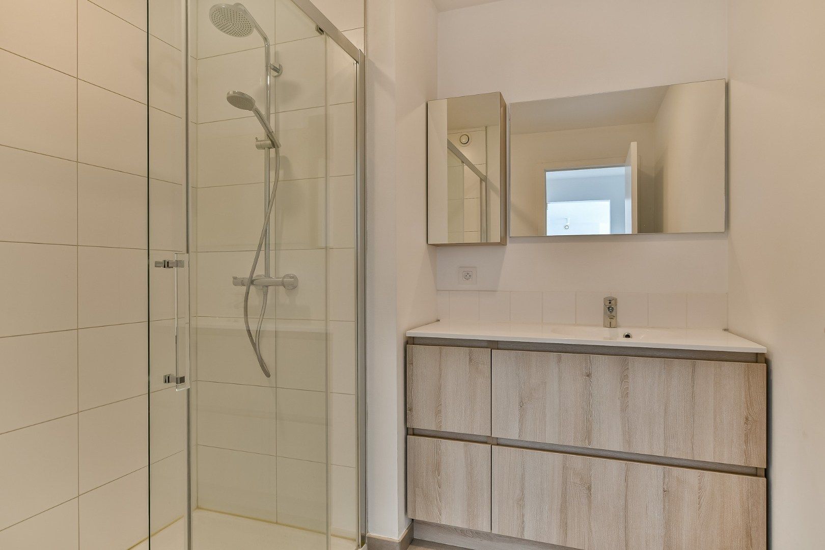 Recent instapklaar gelijkvloers appartement te Aartrijke foto 10
