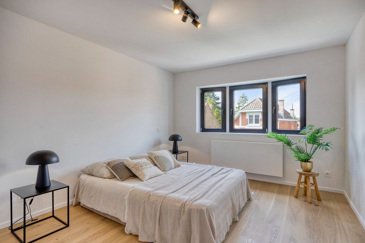 Aantrekkelijke gerenoveerde interbellum burgerwoning met vijf slaapkamers en stadstuin. foto 20