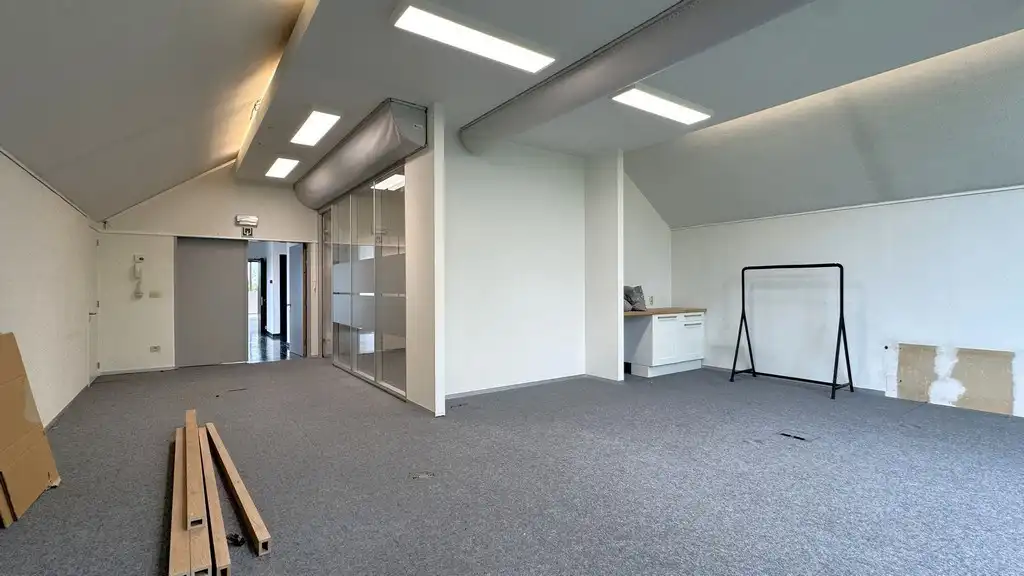 Instapklaar kantoor te huur op zichtlocatie langs N70 in Lochristi foto 12