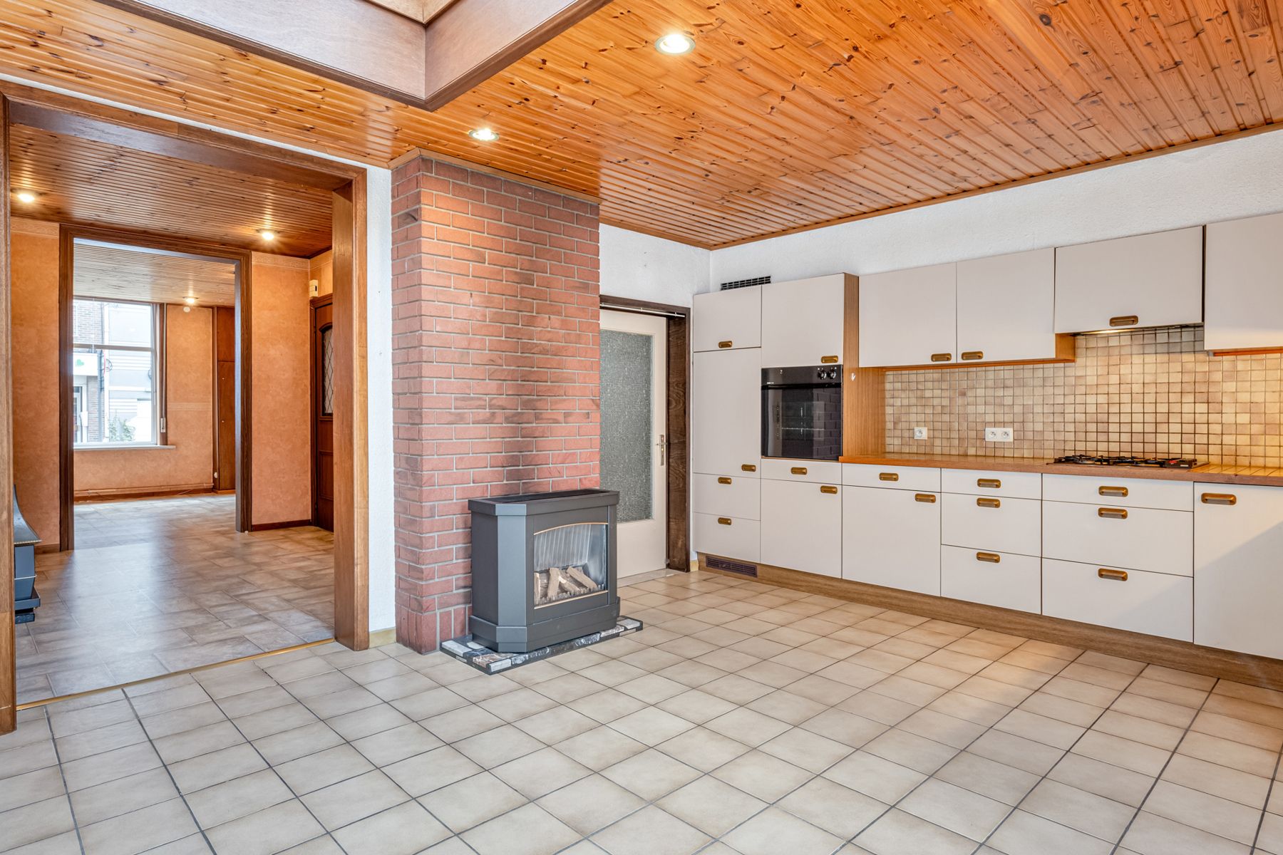 Authentieke burgerswoning met 4 slaapkamers en tuin! foto 6
