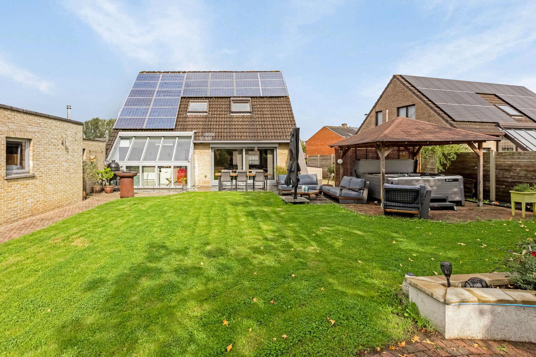 Instapklare OB met 4 kamers, garage, tuin en zonnepanelen foto 1