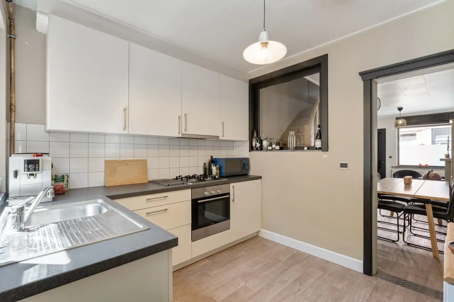 Rustig gelegen woning met 2 slaapkamers en een koer nabij het station te centrum Leuven! foto 8