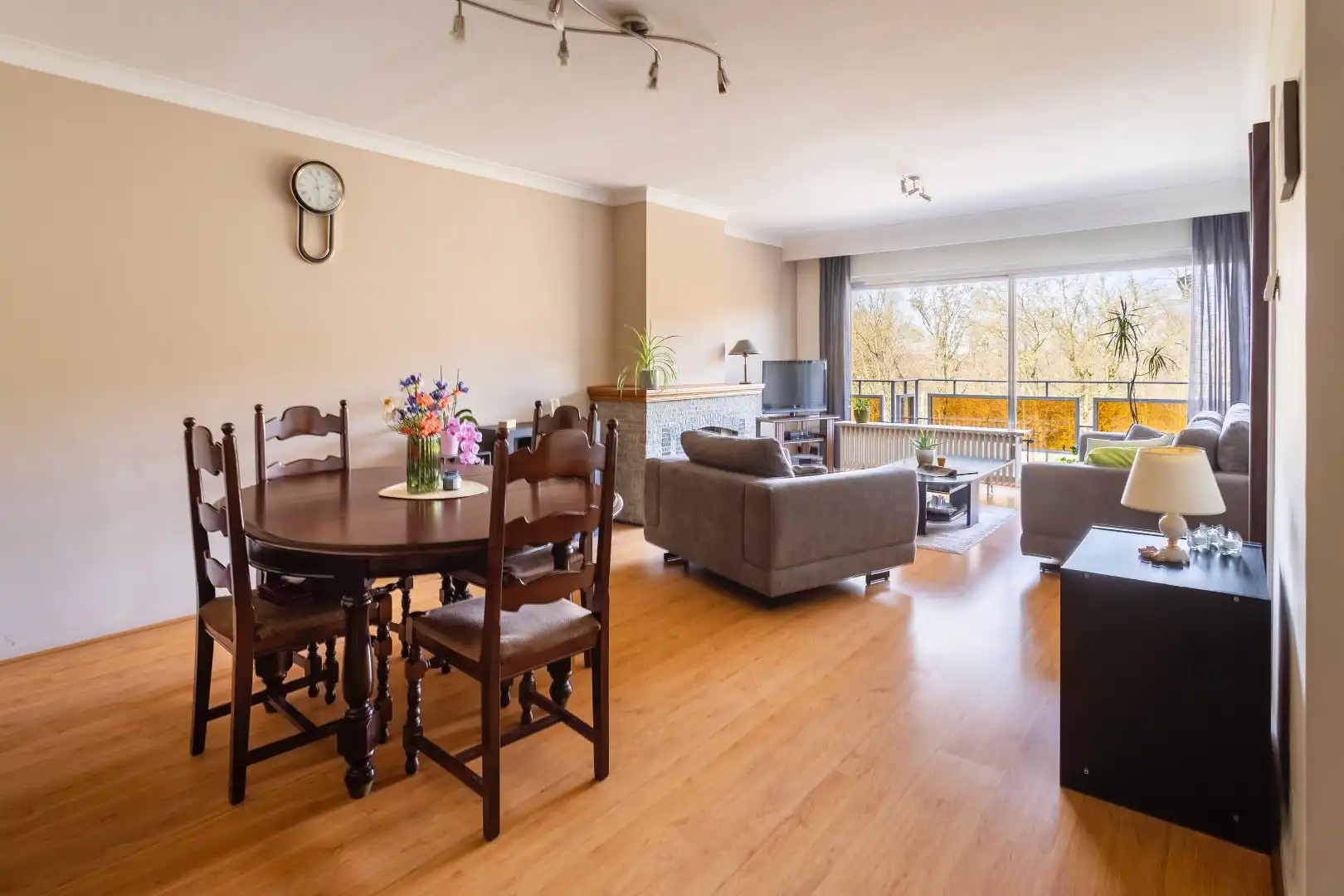 Lichtrijk app. met terras en groen uitzicht foto 7