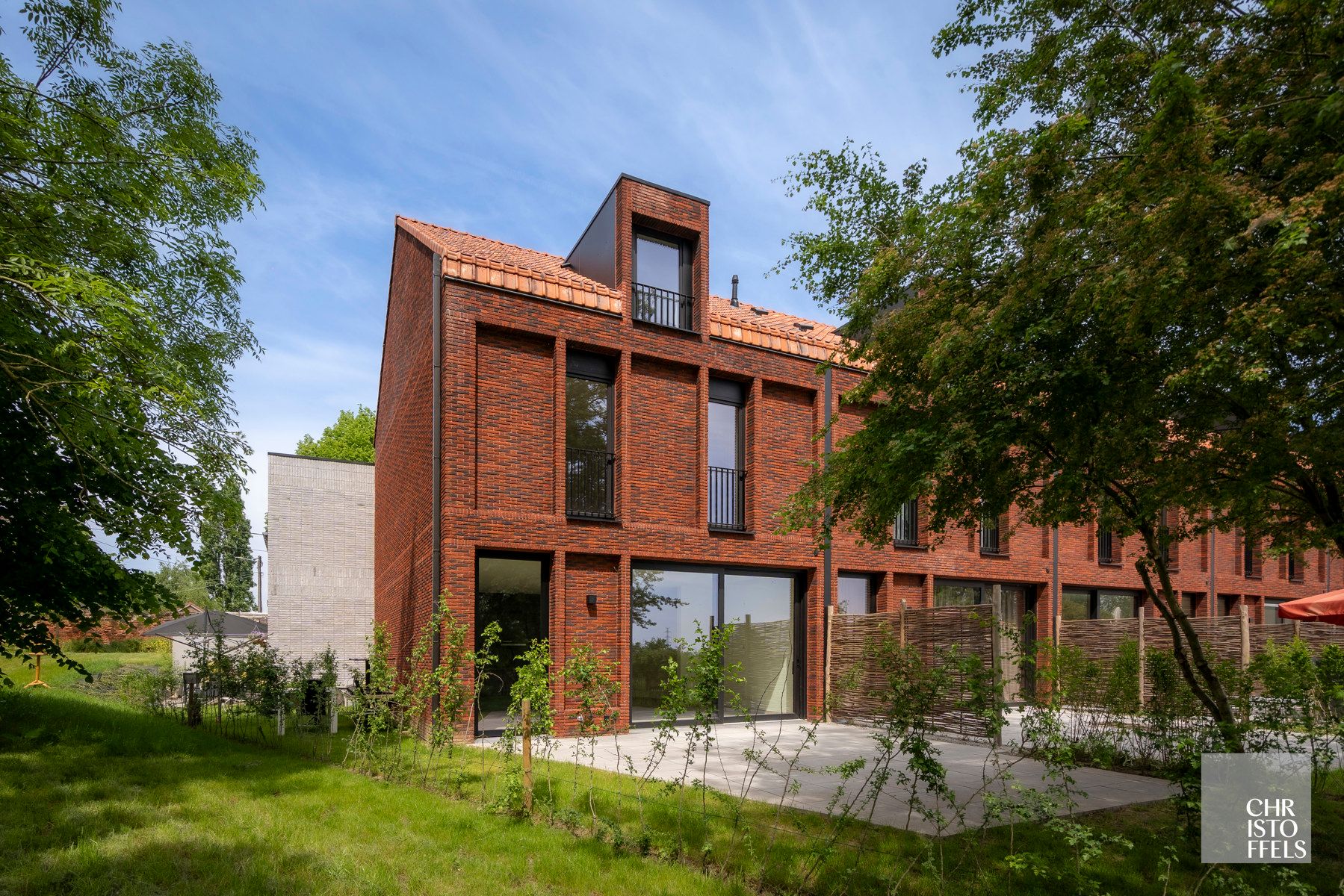 Gezinswoning (180m²) in een gerenoveerde hoeve te Riemst! foto 9