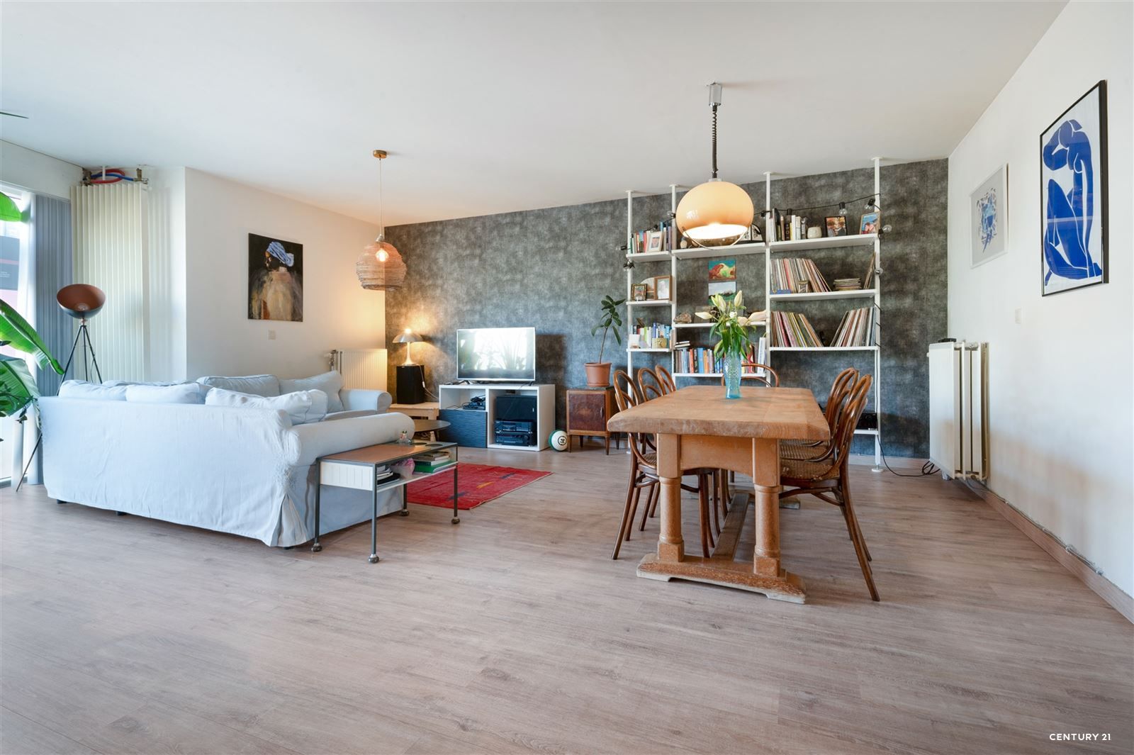 Lichtrijk en instapklaar appartement op toplocatie in Gent! foto {{pictureIndex}}