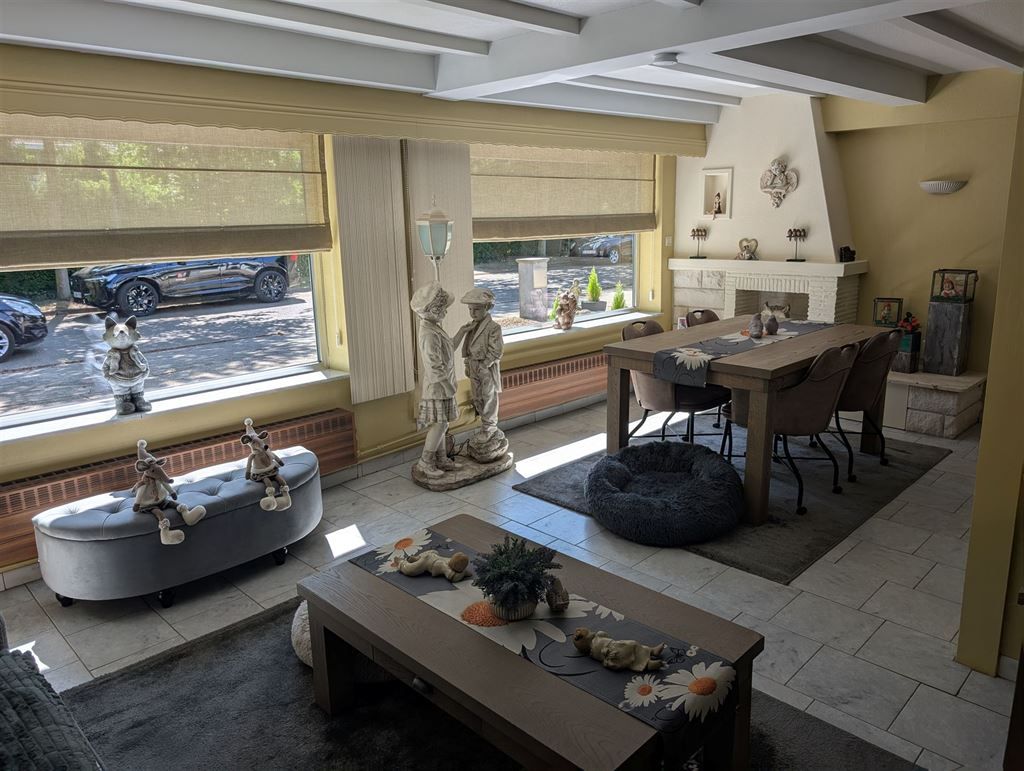 Gebouw met 2 appartementen en magazijn foto 3