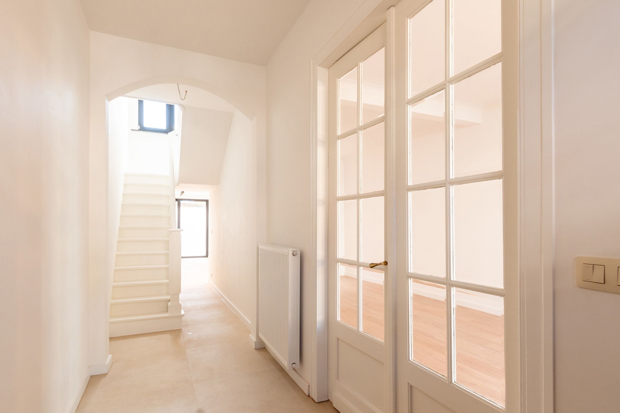 Volledig vernieuwde woning met 2 ruime slaapkamers! foto 2