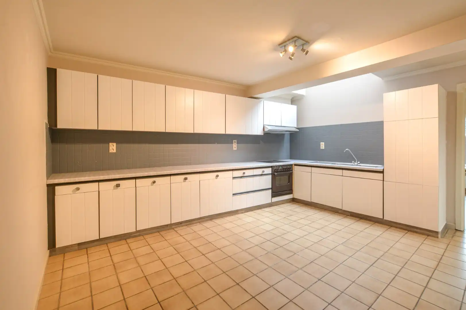 Interessante opbrengsteigendom met 5 volledig verhuurde appartementen in het centrum van Oudenburg foto 5