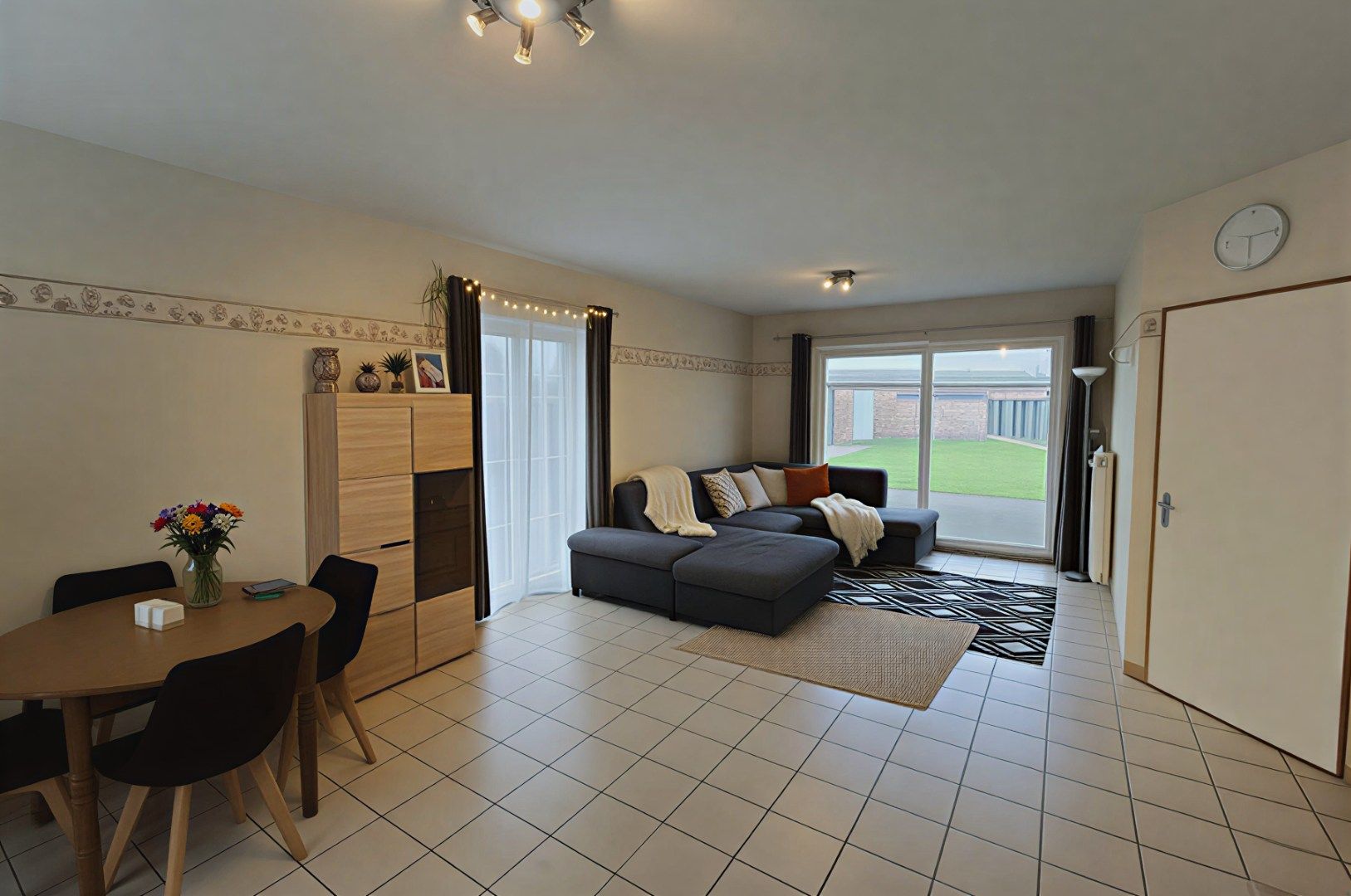 GEZELLIGE GEZINSWONING MET 3 SLPKS | GARAGE EN TUIN IN HARTJE DENTERGEM foto 3