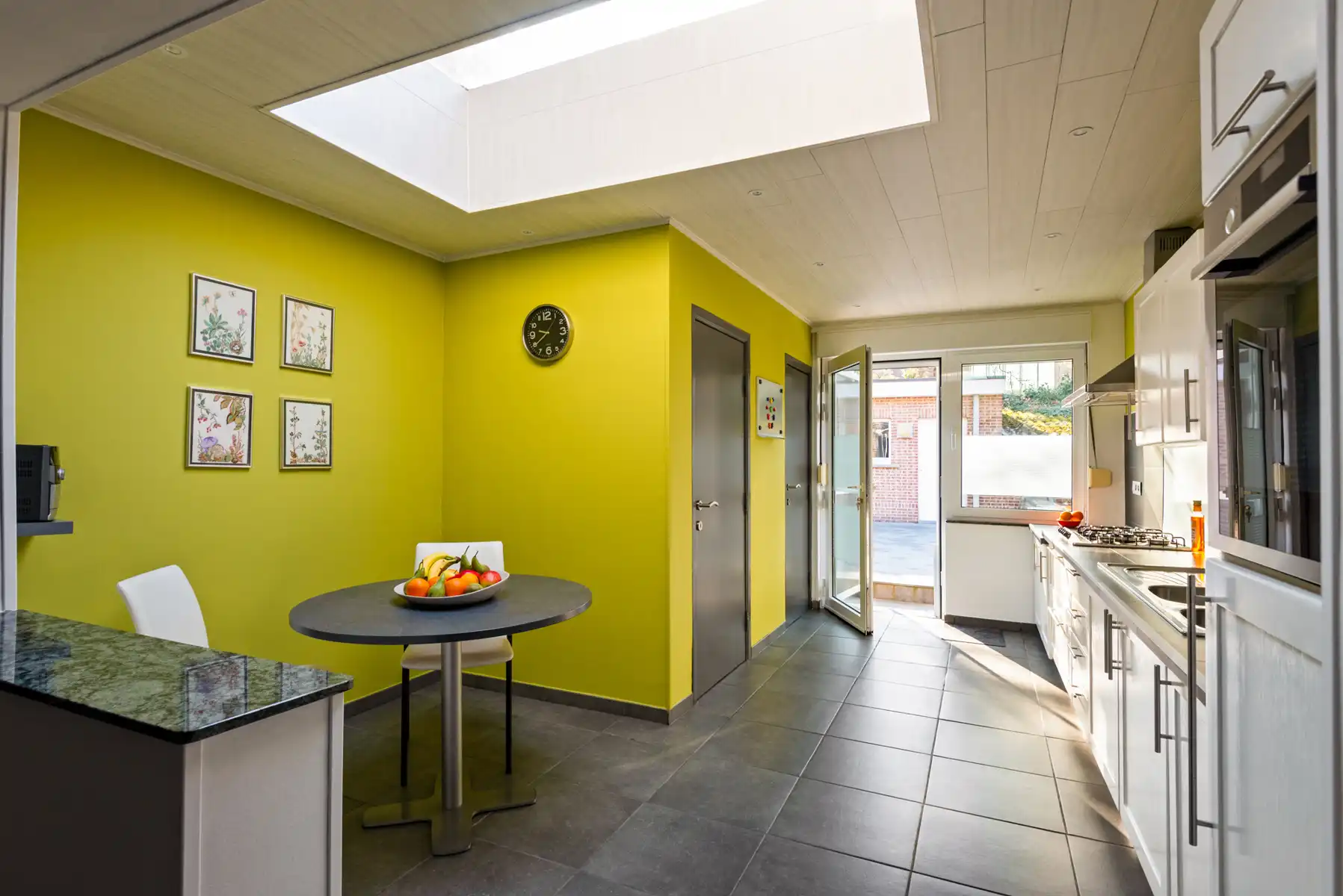 Instapklaar rijhuis met 2 slpk, terras en potentieel in Rumst foto 2