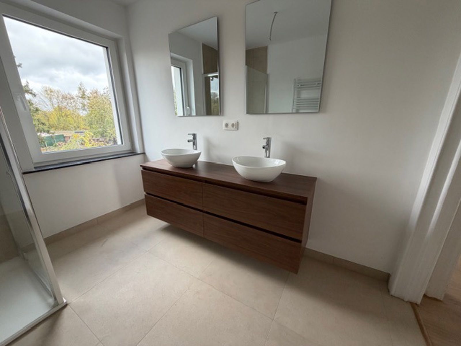 Volledig gerenoveerde woning 4 slpks garage te Tienen foto 19