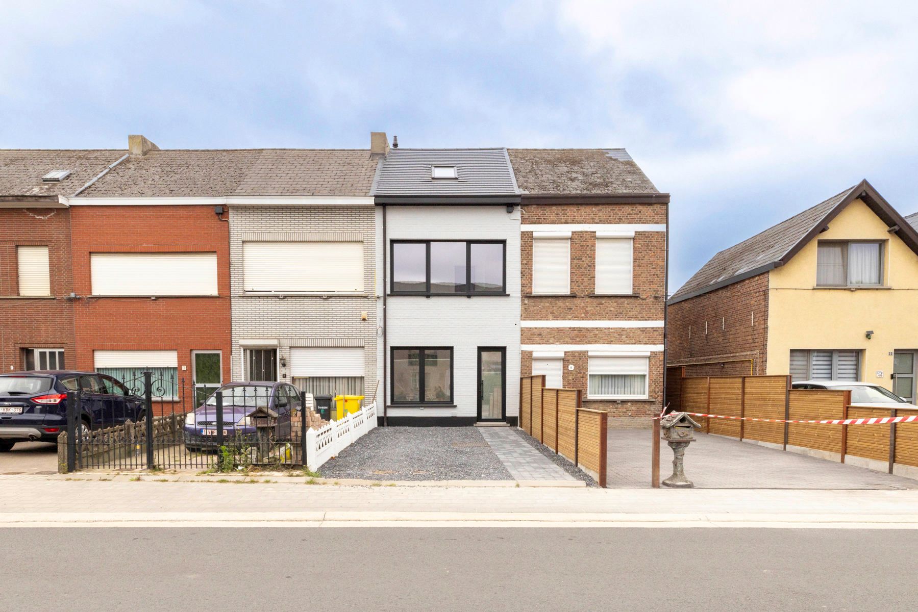 Gerenoveerde woning met 3 slpk, tuin en parking foto {{pictureIndex}}