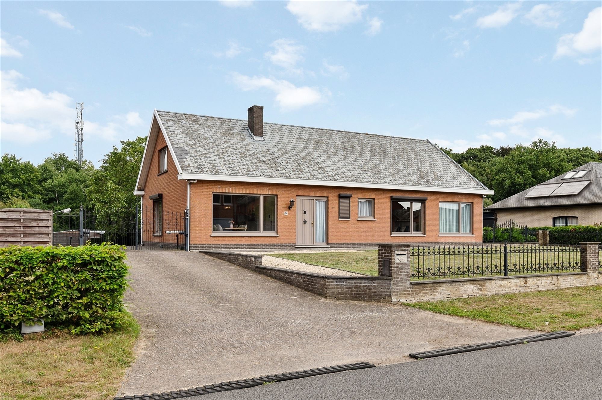ZEER RUIME EN RECENT GERENOVEERDE WONING OP EEN PERCEEL VAN 2367m² UITGERUST MET EEN VERGUNDE PAARDENSTAL EN ACHTERLIGGENDE WEIDE foto 31