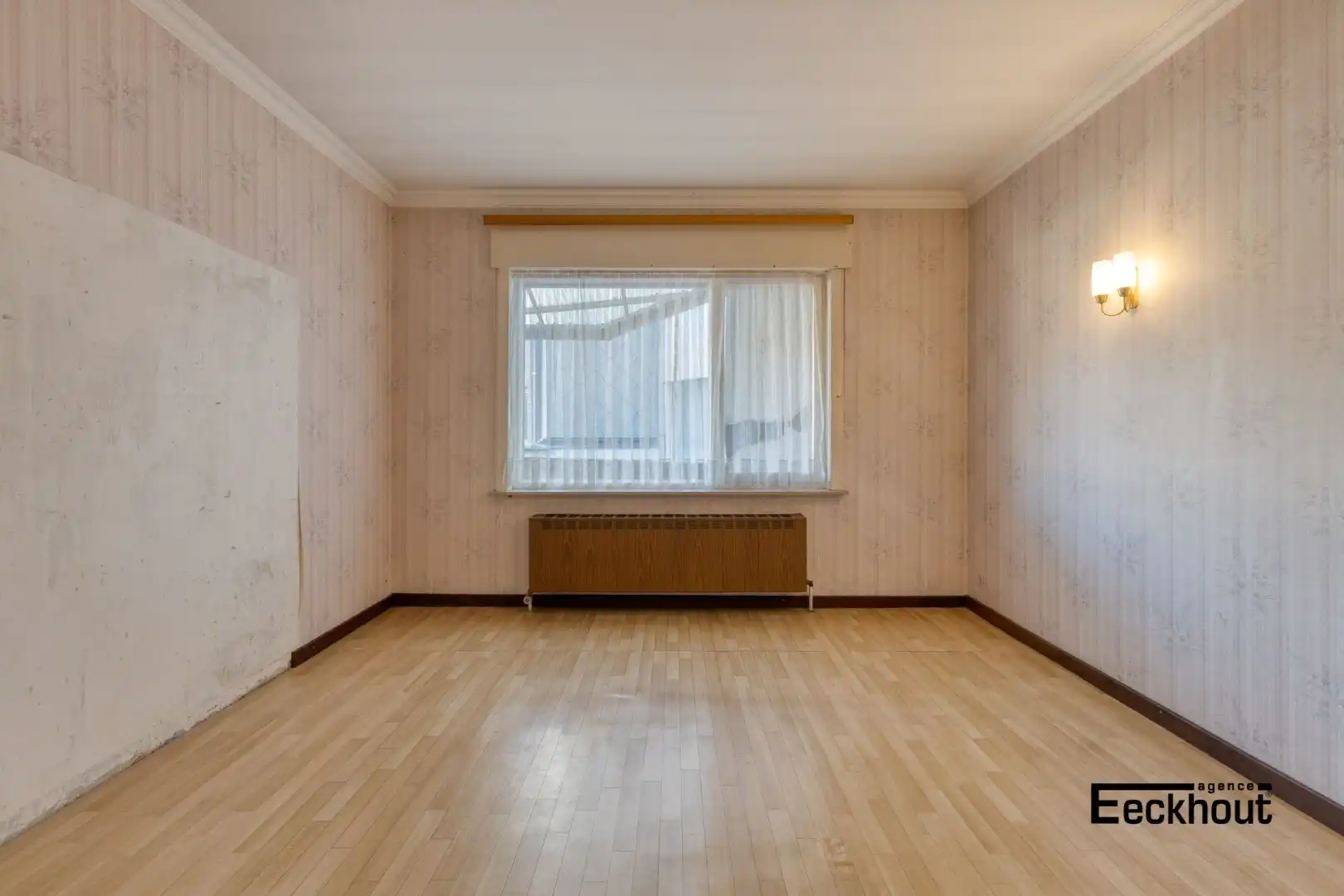 Zeer ruime woning boordevol potentieel met grote garages en mooi open zicht! foto 9