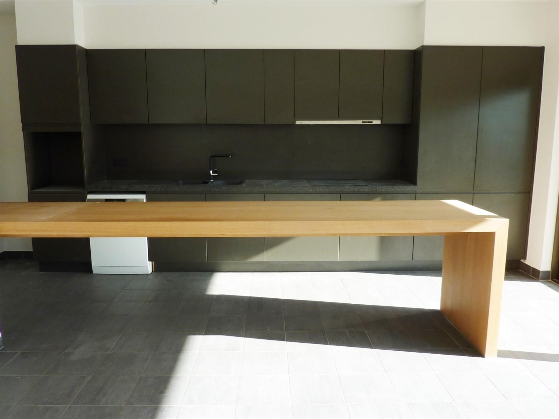 RUIM APPARTEMENT MET 3 SLAAPKAMERS EN RUIM TERRAS IN CENTRUM IEPER foto 3
