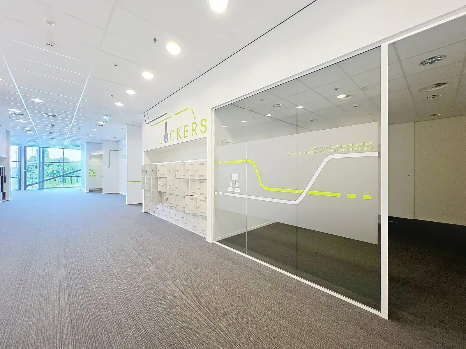 LICHTRIJKE kantoorruimten (1.400 tot 1.800m²) aan ZEER interessante voorwaarden nabij afrit Kortrijk-Oost E17. Onmiddellijk beschikbaar! foto 22