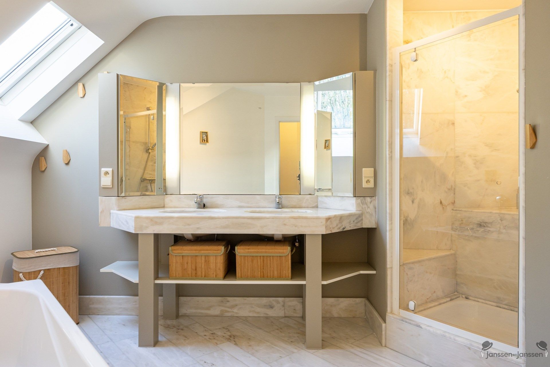 Lichtrijke, top-onderhouden woning in een doodlopende straat in hartje Sint-Job foto 21