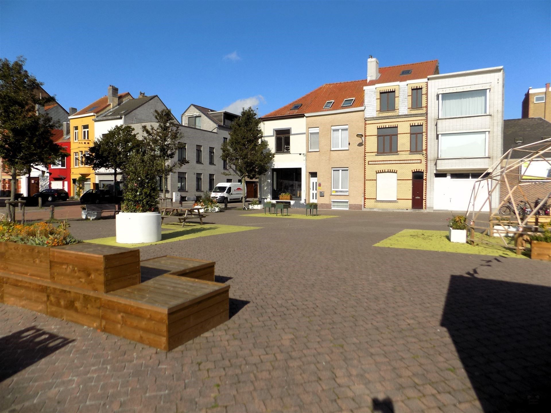 Hoofdfoto van de publicatie: Te renoveren hoekwoning te Oostende