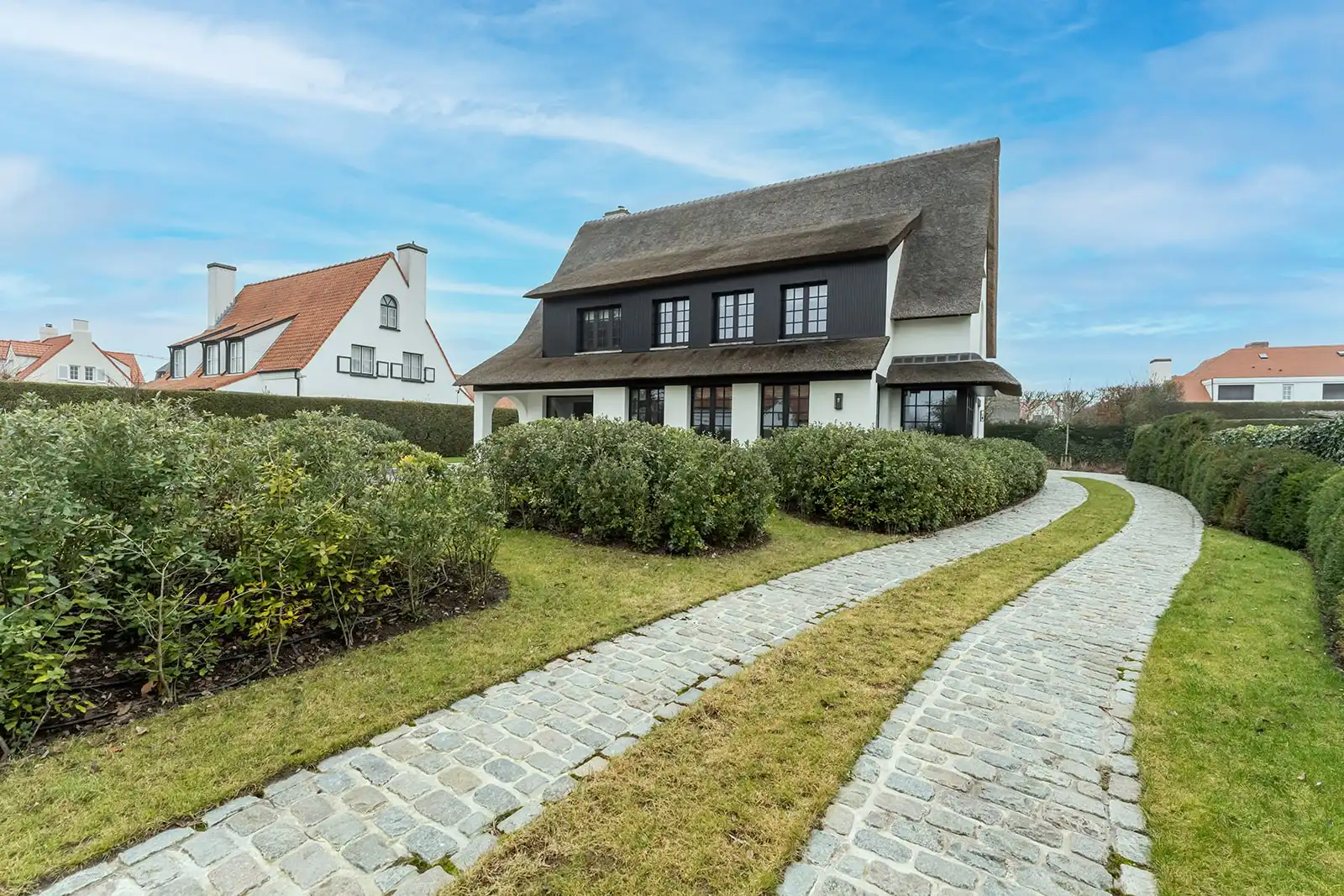 Exclusieve alleenstaande villa met 6 slaapkamers en zwembad aan de rand van Het Zoute. foto 2
