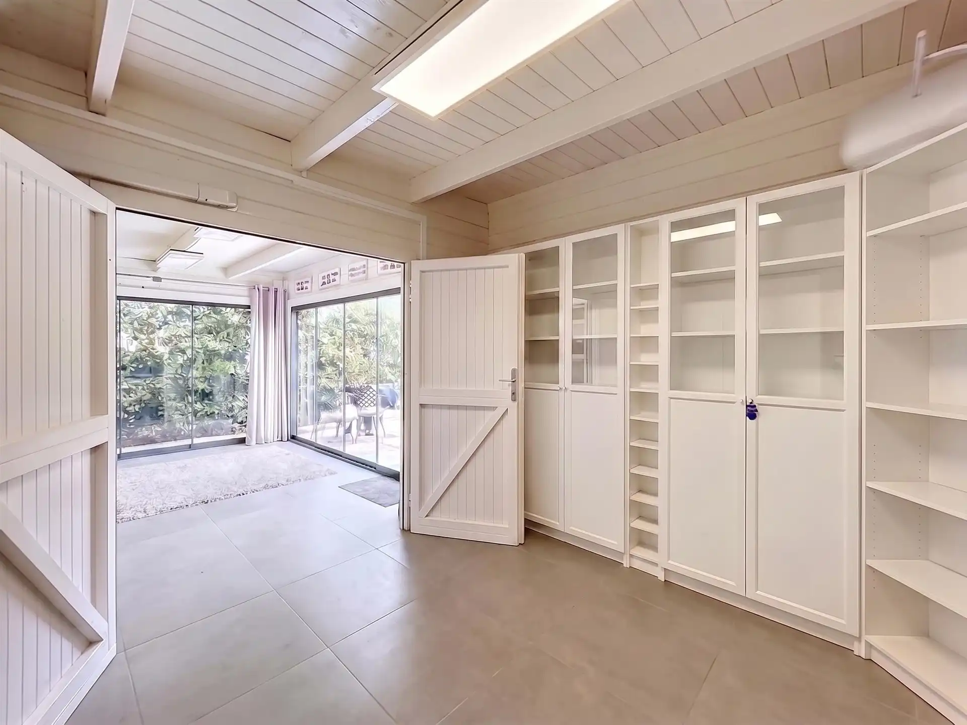Moderne BEN gezinswoning met 4 slaapkamers, garage en poolhouse op perceel van 347m² foto 13