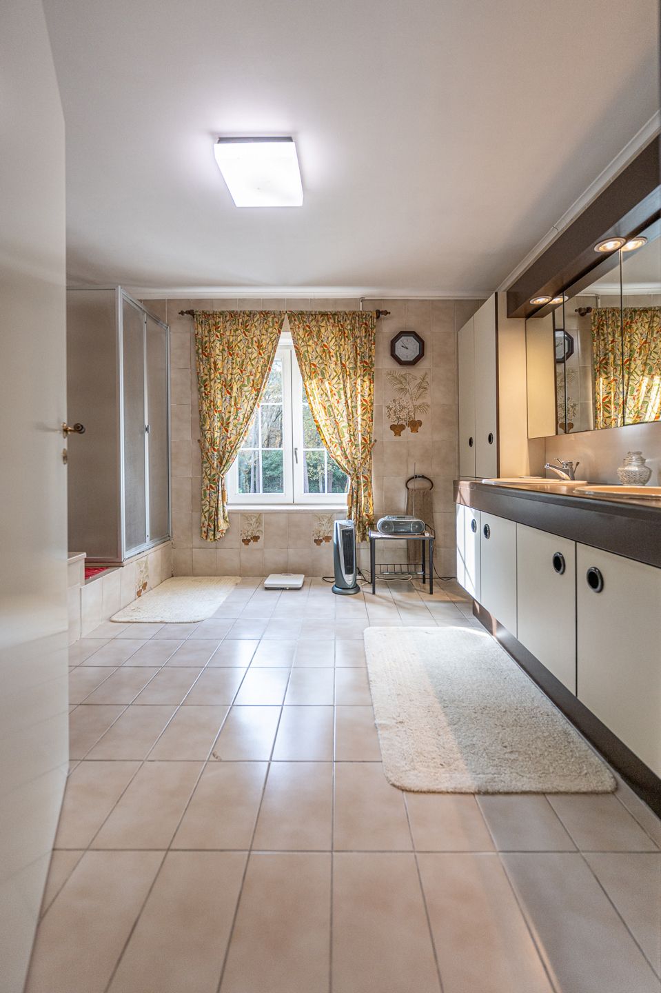 Ruime gezinswoning  in residentiële, groene omgeving foto 17