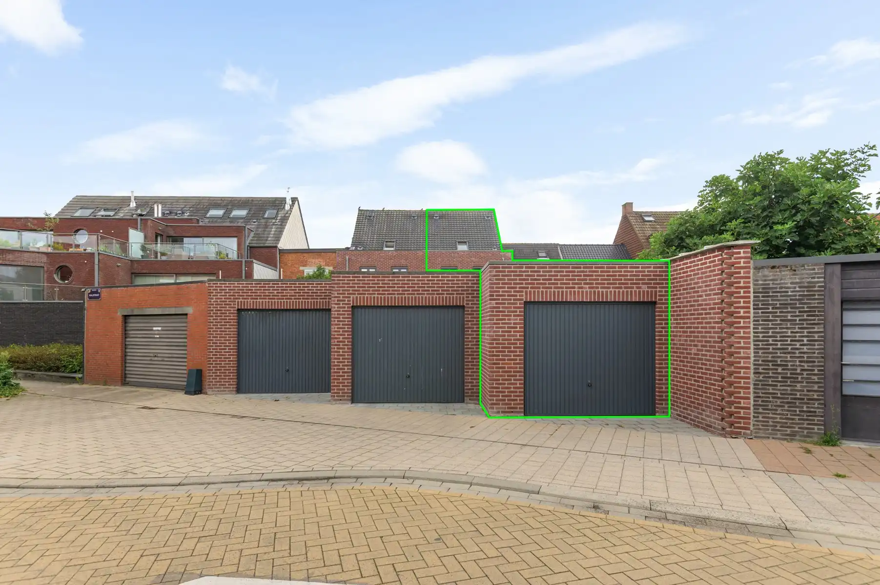 Recente woning op centrale ligging met garage foto 16