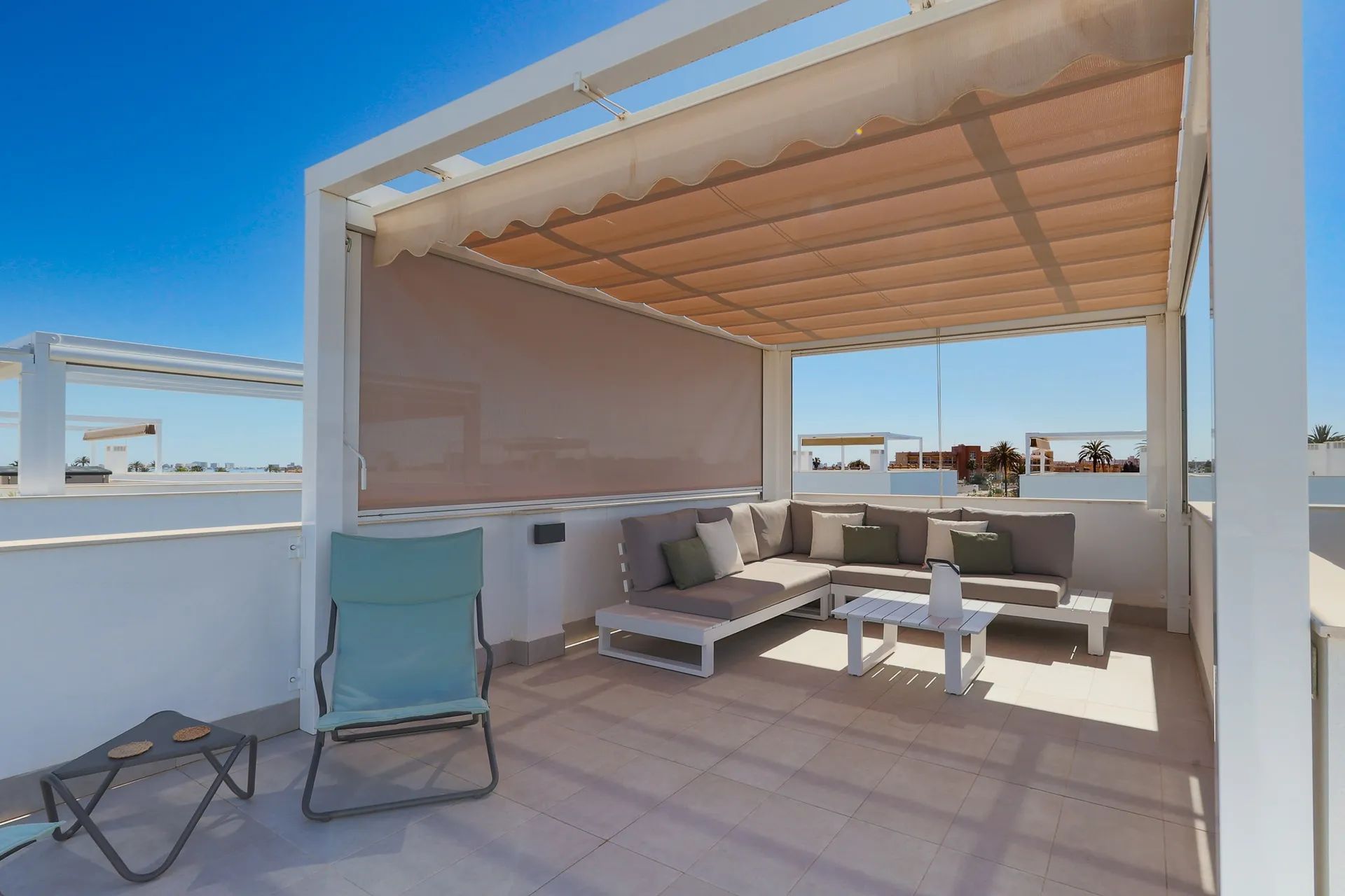 Direct genieten: instapklaar penthouse op toplocatie aan de kust foto 37