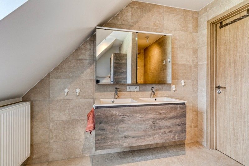 🏡 Gezellige woning met 4 slaapkamers én garage TE KOOP in Haspelstraat 17, te Sint-Eloois-Vijve! foto 16