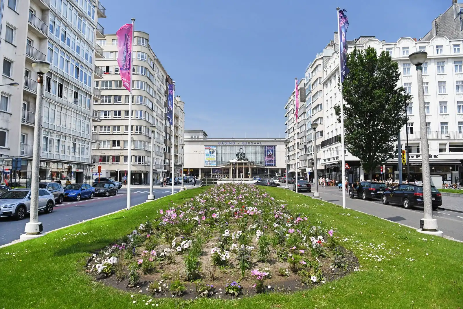 Lichtrijk appartement met 2 ruime slaapkamers EN GARAGEBOX en zicht op het park foto 9