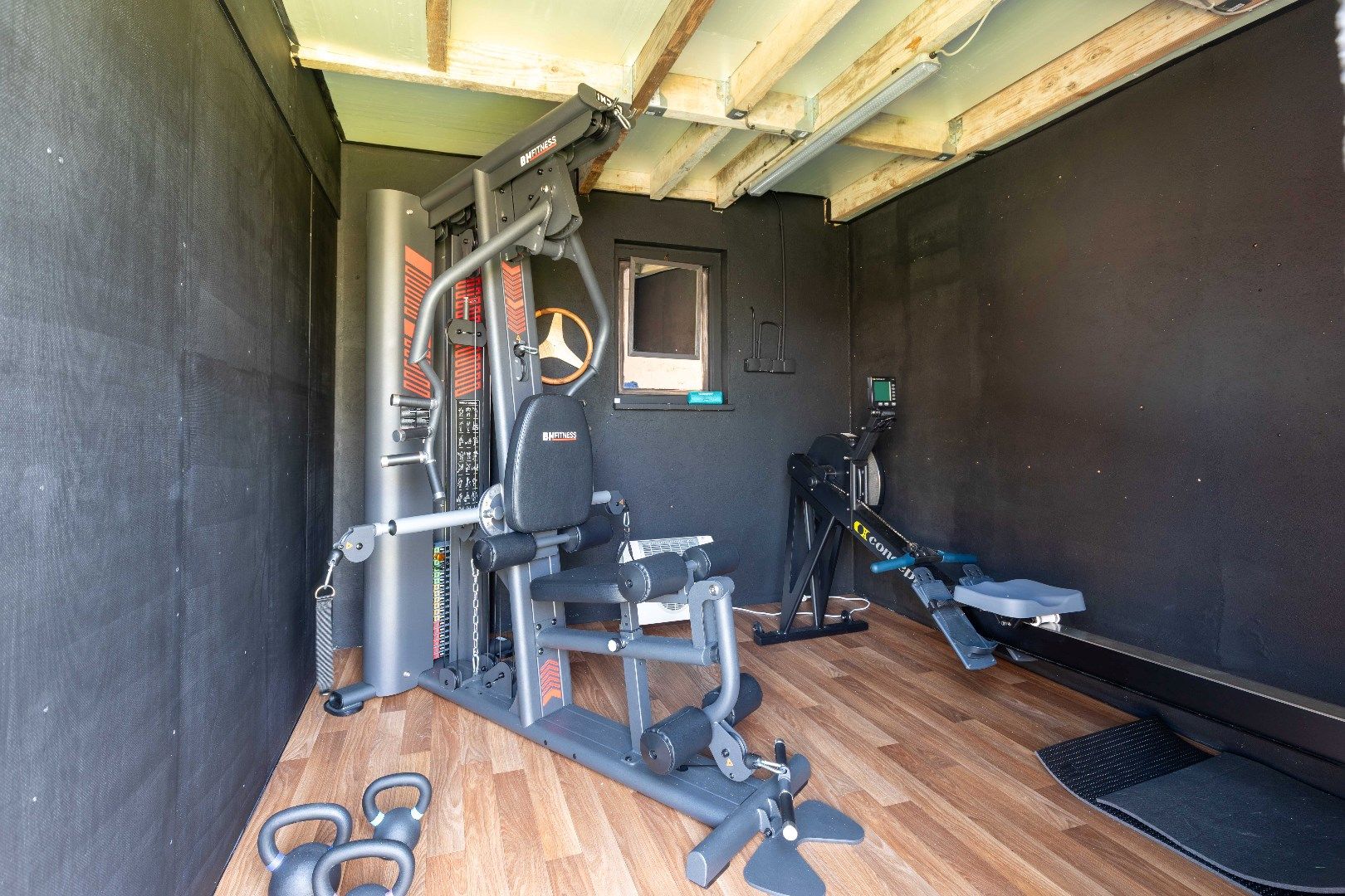 Vernieuwde energiezuinige alleenstaande woning met bijgebouwen  foto 29