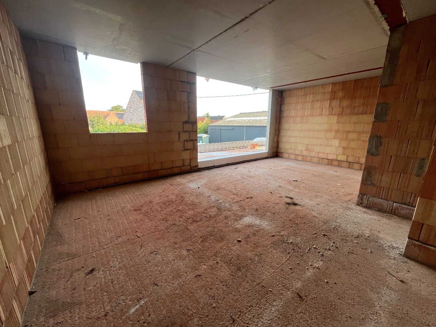 Nieuwbouwappartement met 2 slaapkamers en terras. foto 3