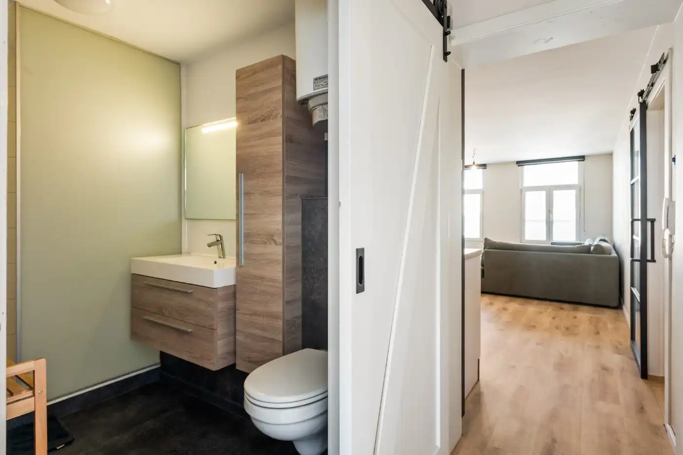 Instapklaar app. op 1ste verd. met 2 slpk. en autostaanplaats foto 12