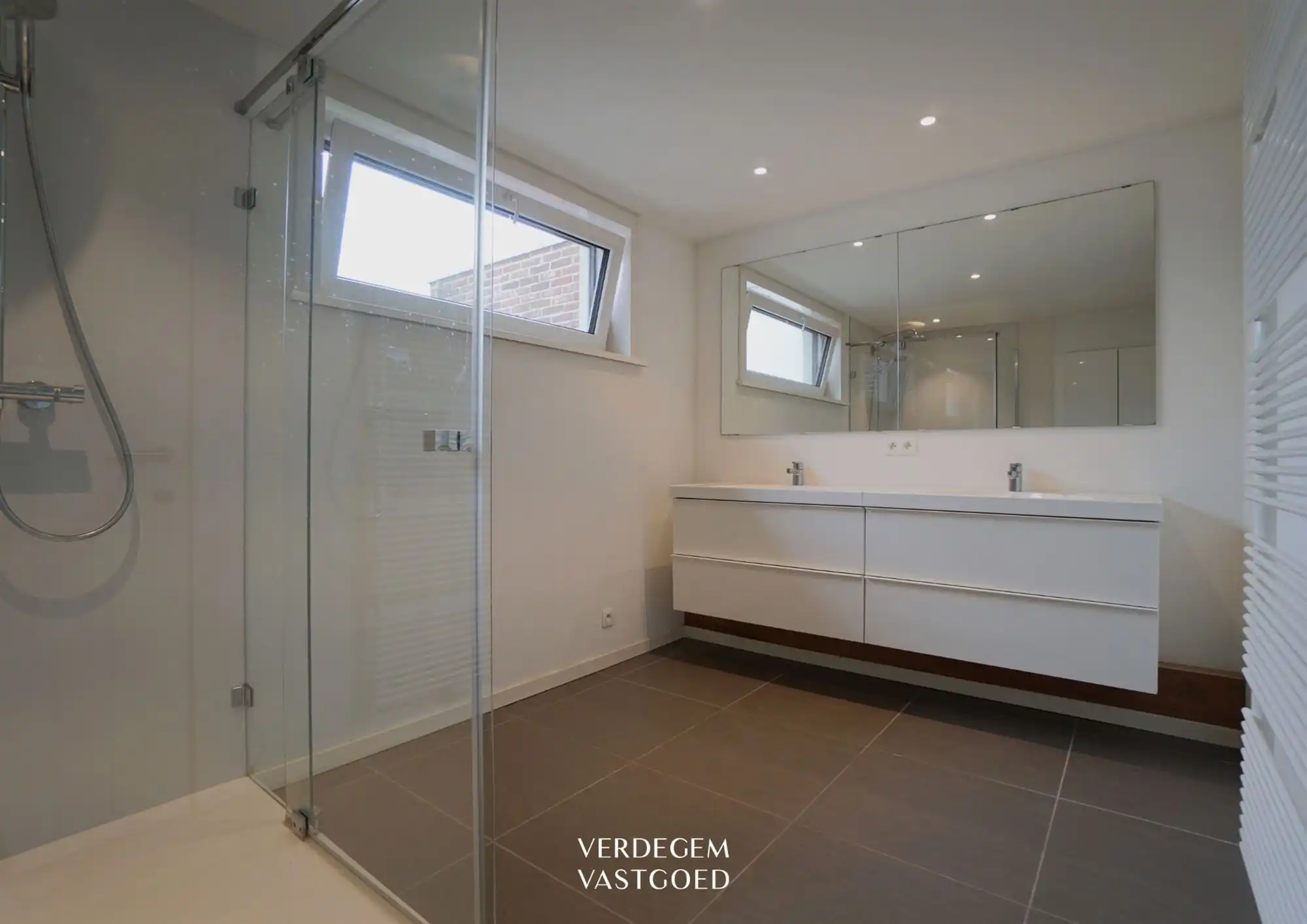 Instapklaar duplexappartement met karaktervolle leefruimte en 2 slaapkamers foto 9